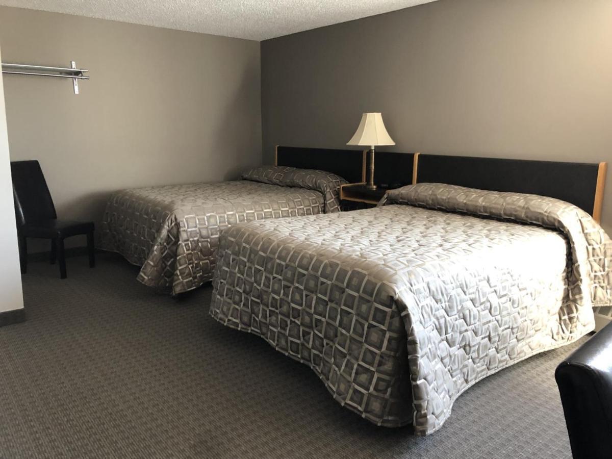 Arbour Ridge Inn & Suites Kindersley Esterno foto