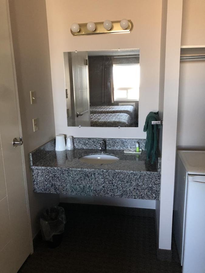 Arbour Ridge Inn & Suites Kindersley Esterno foto