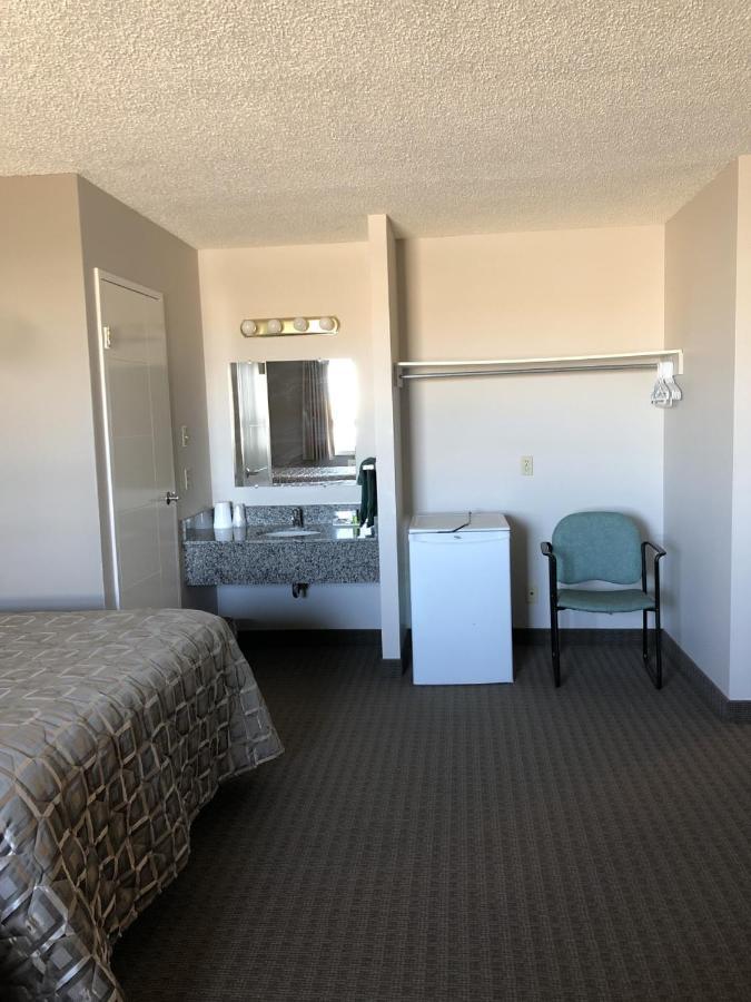 Arbour Ridge Inn & Suites Kindersley Esterno foto