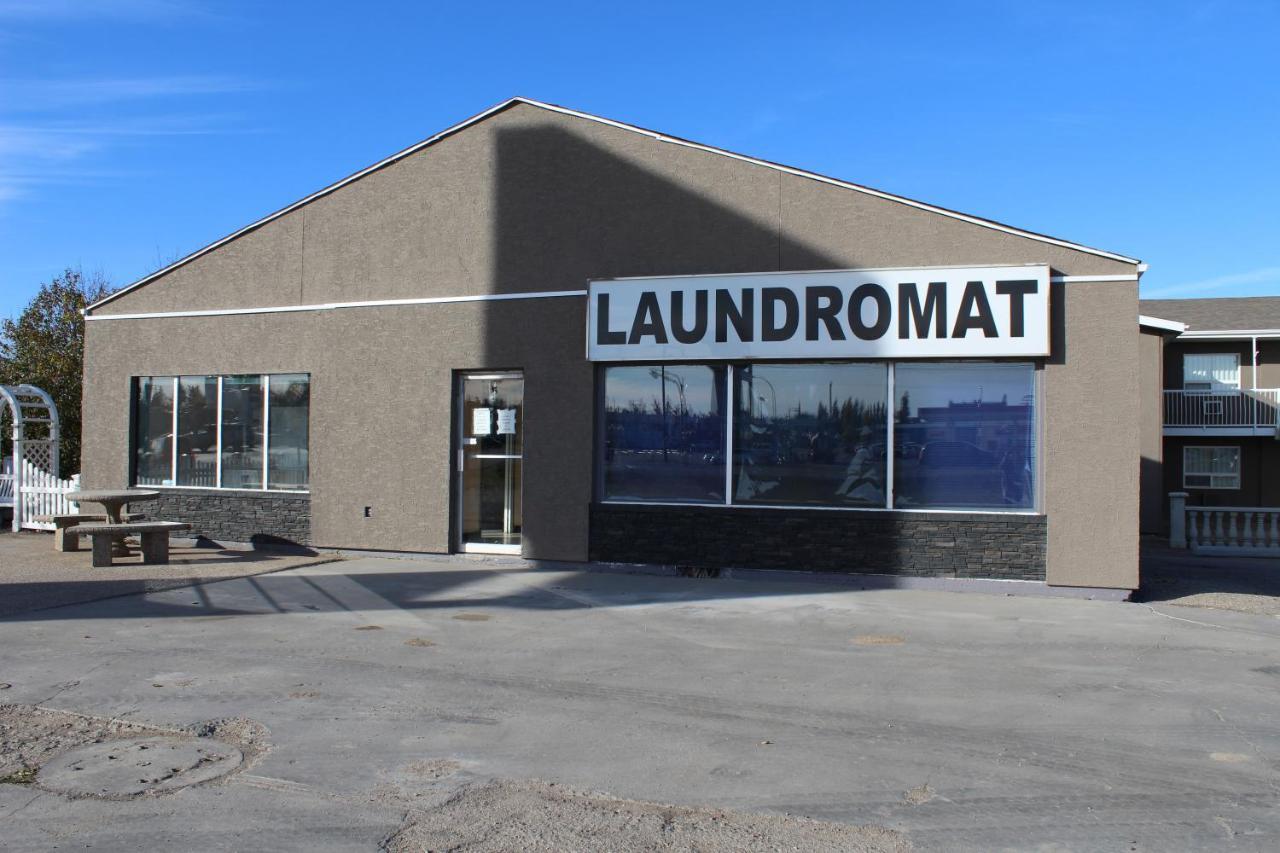 Arbour Ridge Inn & Suites Kindersley Esterno foto