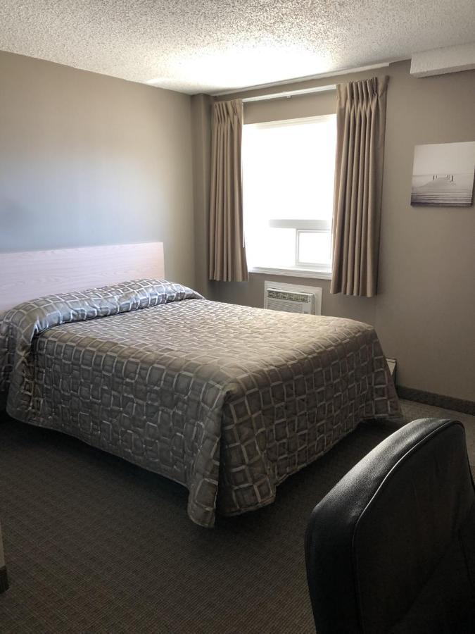 Arbour Ridge Inn & Suites Kindersley Esterno foto